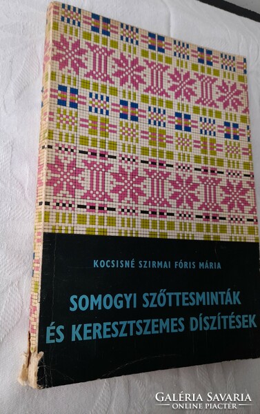 Woven patterns and cross-stitch decorations by Mária Somogyi from Sirmai Kocsisné