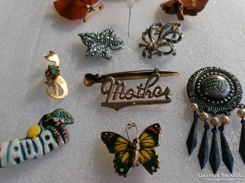 12 brooches with flawless mixed material composition + 2 bracelets as a gift!