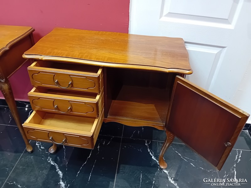 Chippendale chest of drawers + a small table