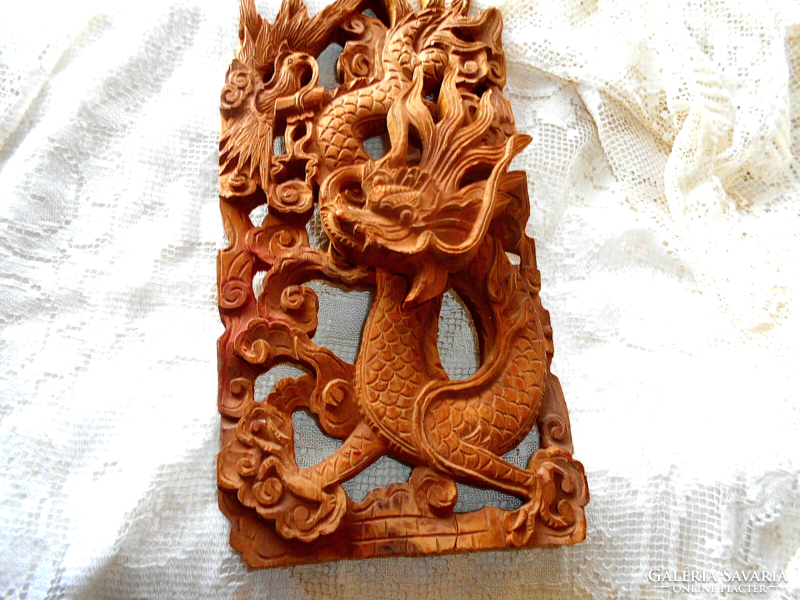 Oriental wood carving with a dragon - beautiful handwork - head can be moved