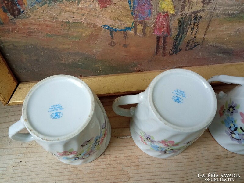 Fine quality foreign 4 mugs with floral patterns