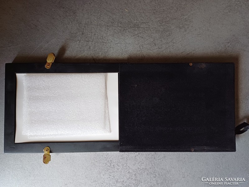 Intarziás jellegű lakkfa asztali fényképtartó, képkeret