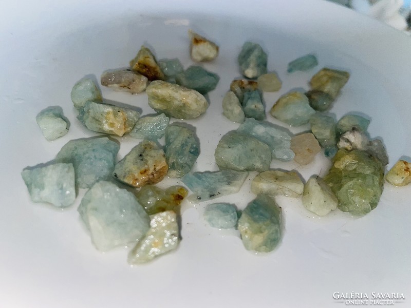 Aquamarine berly from Malawi - smaller stones - unpolished - 100g