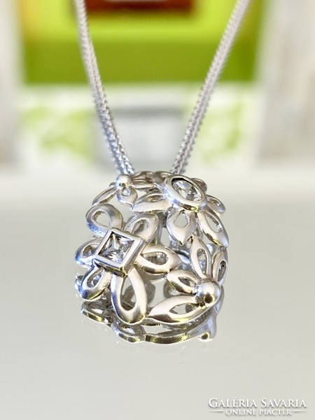 Beautiful silver necklace and pendant