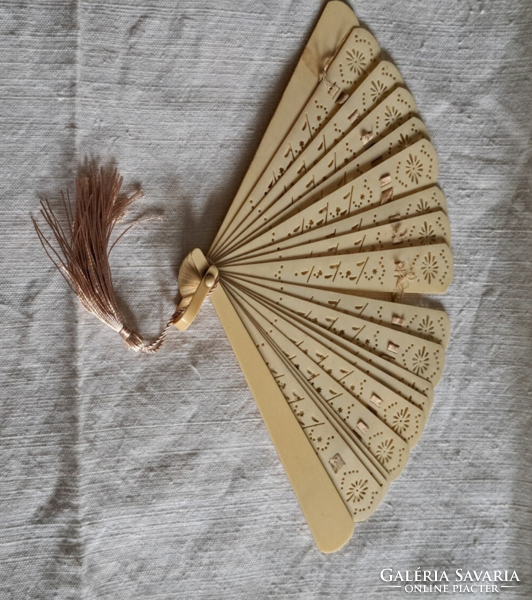 Fan made of antique bone