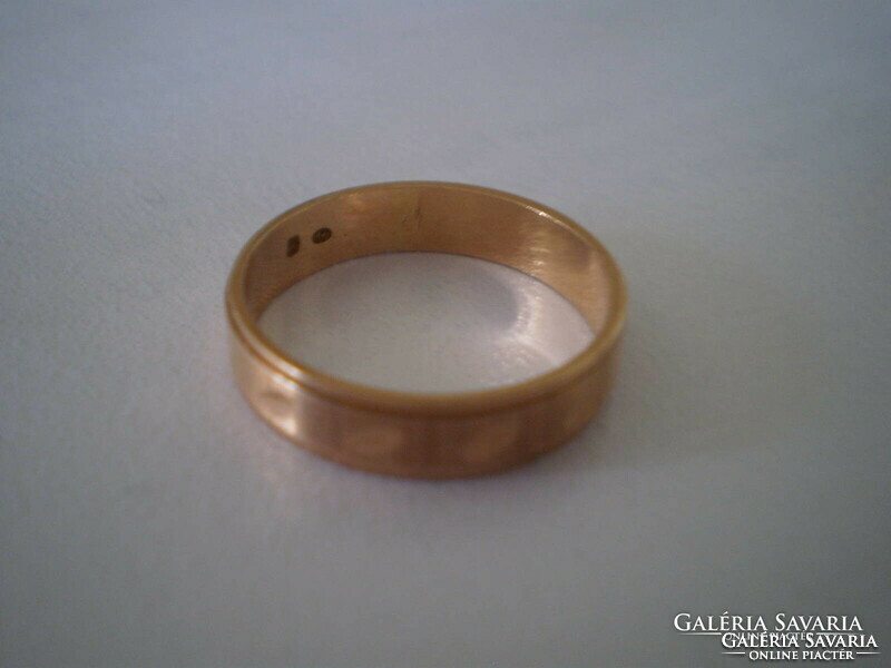 Gold wedding ring