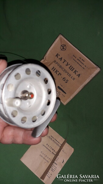 Antique cccp Russian fishing reel - peca reel with unused box as shown in the pictures