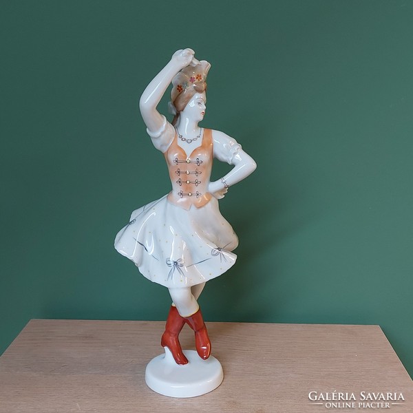 Káldor Aurél Hólloháza Tavern Queen porcelain figurine