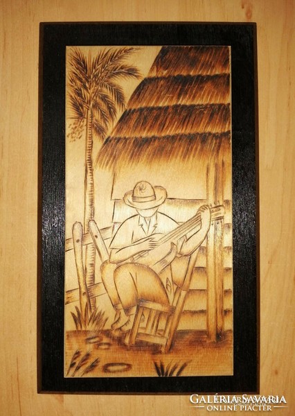 Good mood wood panel picture burnt technique Hawaiian guitarist in front of his hut - 15*25.5 cm (z)