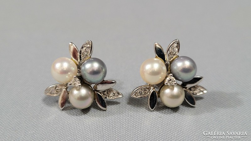 14 K white gold earrings with brill and real pearls 5.9 g