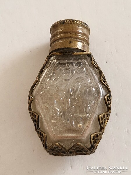 Nagyon ritka, antik, mini parfümös üveg, sárgaréz, csipkézett mintával, kőberakással