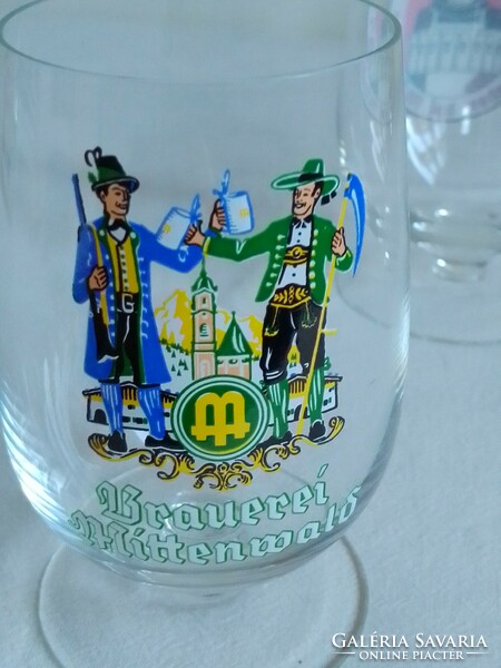 Two German glass beer glasses of the same shape with the inscriptions mittenwald and münch-bräu, 80s