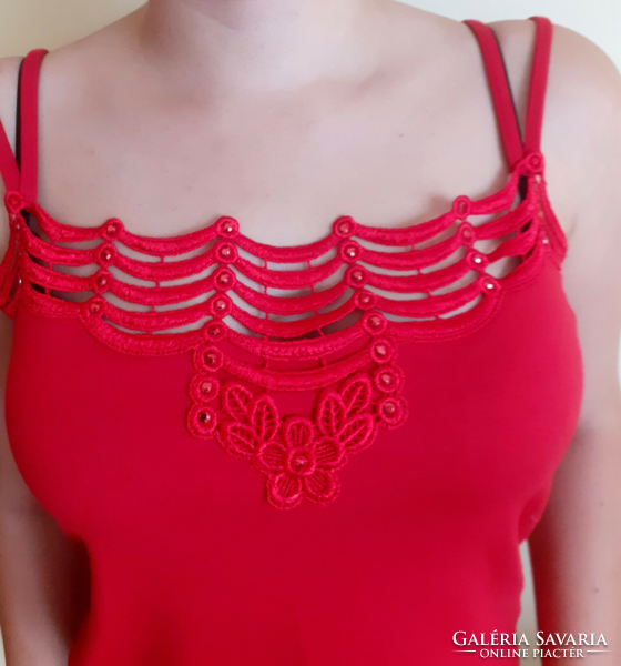 Red lace top with pearls. 42-Es