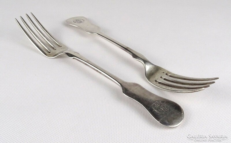 1R027 pair of old large silver forks 150g