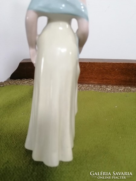 Kőbánya porcelain female figure / drasche / designed by Miklós Veress
