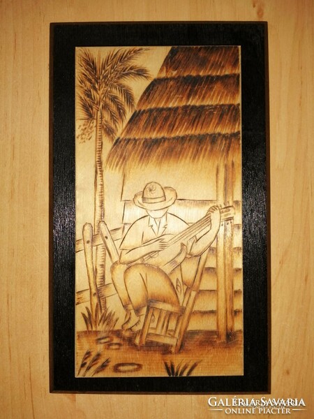 Good mood wood panel picture burnt technique Hawaiian guitarist in front of his hut - 15*25.5 cm (z)