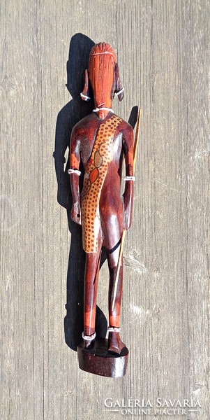 Afrikai faragott fa harcos szobor