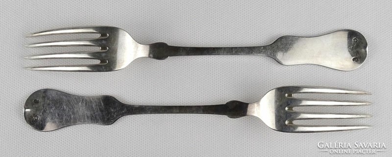 1R027 pair of old large silver forks 150g