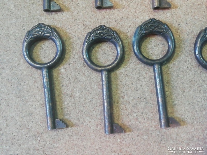 Retro door keys, antique effect 6, 8 pcs