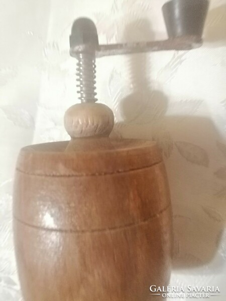 Pepper mill is old