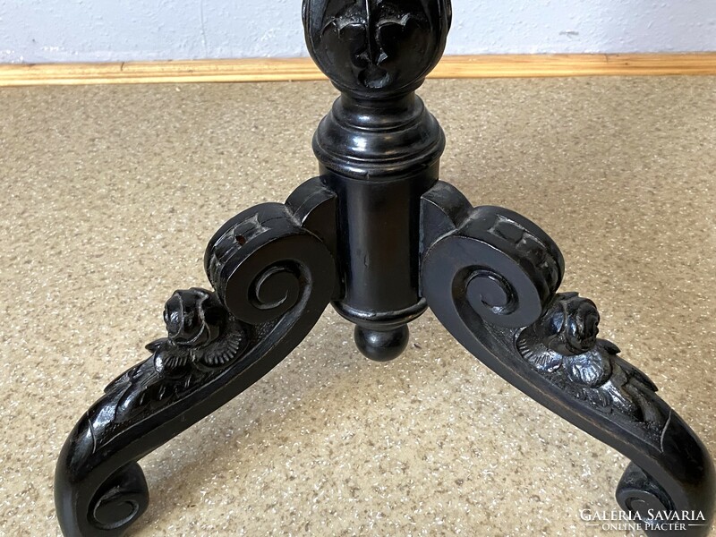 Antique carved 1-legged black painted round graceful salon table