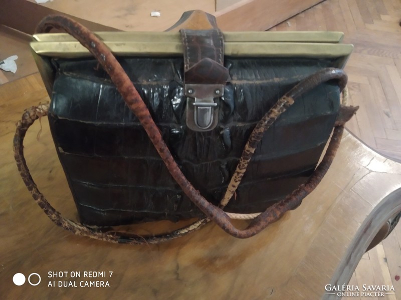 Retro crocodile leather women's bag