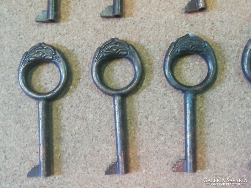 Retro door keys, antique effect 6, 8 pcs