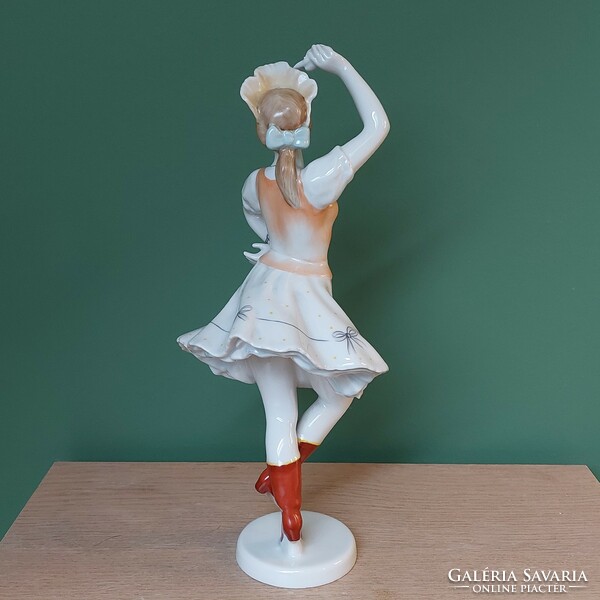 Káldor Aurél Hólloháza Tavern Queen porcelain figurine