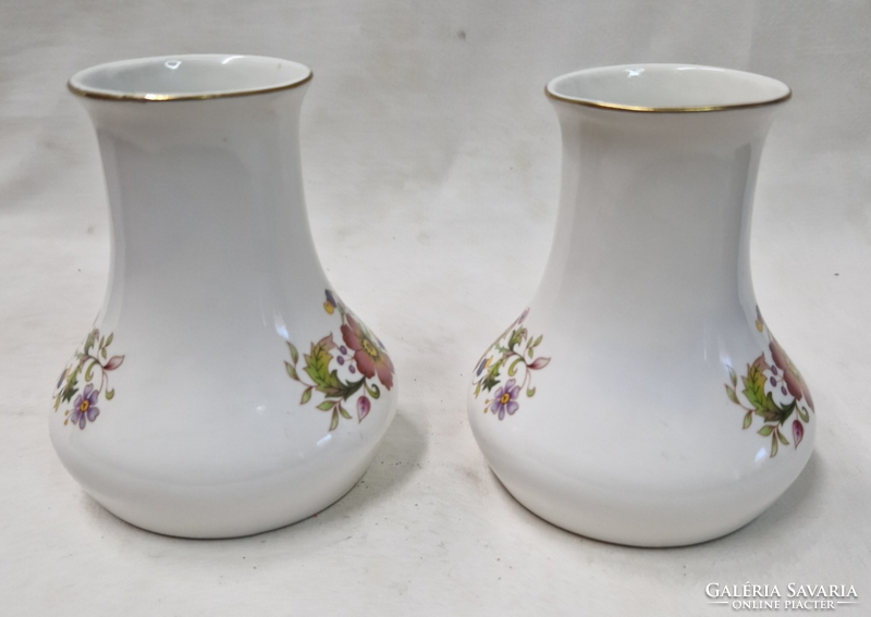 Aquincumi virágmintás szépen aranyozott porcelán vázák hibátlan állapotban együtt eladók  10 cm.