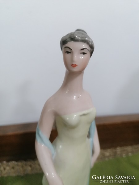 Kőbánya porcelain female figure / drasche / designed by Miklós Veress