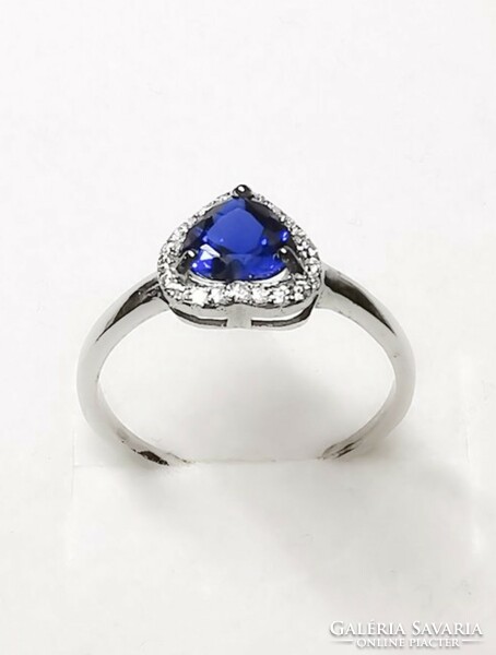 White gold ring with sapphire and diamond stones