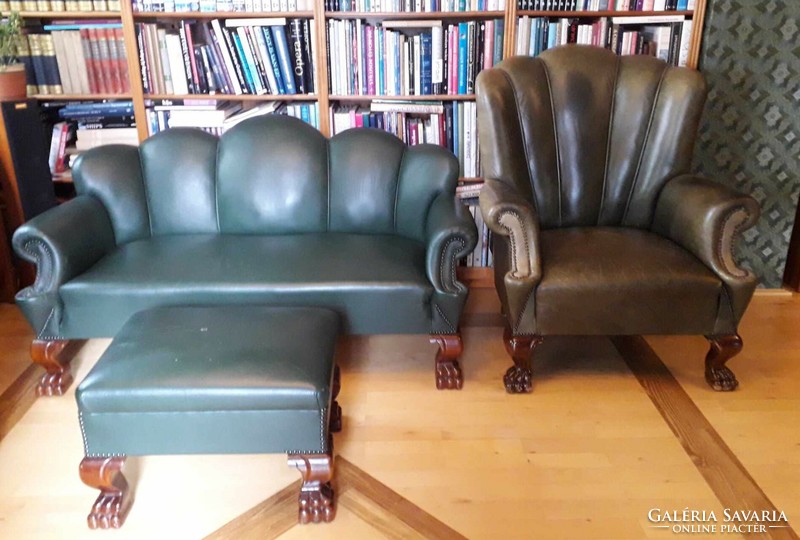 Oroszlánlábas bőr kanapé, fotel, puff.