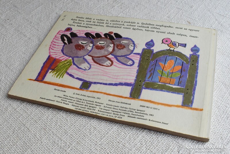 A három nyúl mesekönyv , leporelló , Zelk Zoltán , Reich Károly rajzaival , Móra 1983