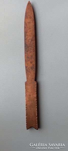 Rézből készült levélbontó kés