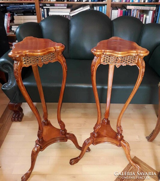 2 pcs. Statue support stand.