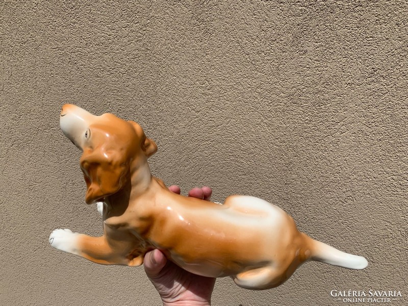Nagyméretű kerámia kutya, 35 x 17 cm.