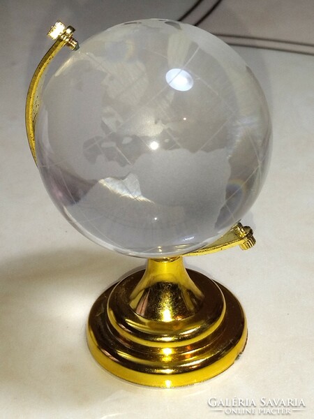 Beautiful heavy lead crystal globe ornament, paperweight rotatable