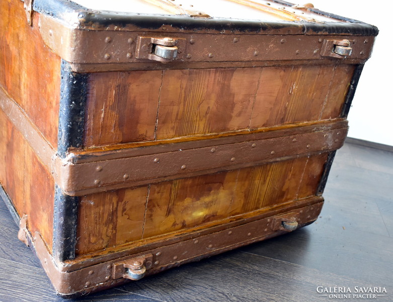 Antique travel trunk ship trunk v. Suitcase!
