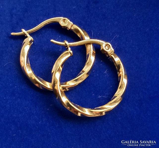 18 Kt. Gold-plated hoop earrings