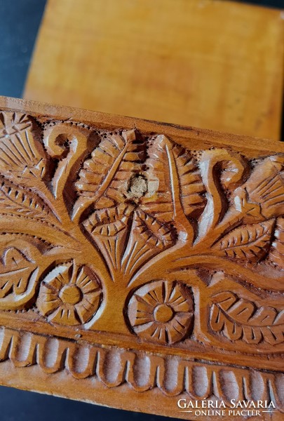 Shepherd's carving wood-carved chest thrush