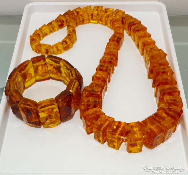 Amber necklace with bracelet