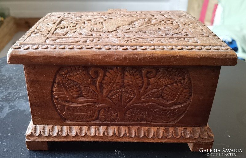 Shepherd's carving wood-carved chest thrush