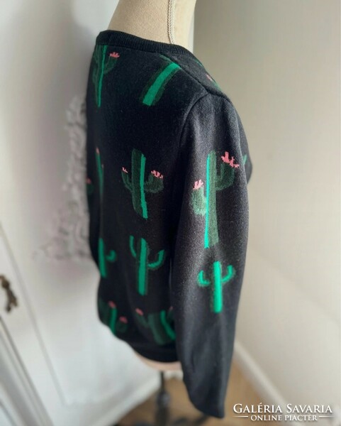 Run&fly size 38 black cardigan with blooming cacti