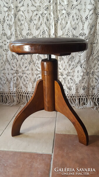 A very nice round piano stool with adjustable height