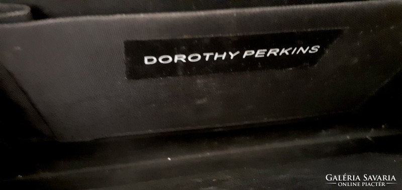 Dorothy Perkins ezüst alkalmi táska.