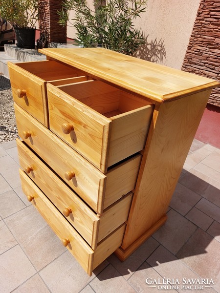 A 5-drawer pine chest of drawers for sale. Furniture is in good condition. Dimensions: 77 cm x 39 cm height: 89 cm width