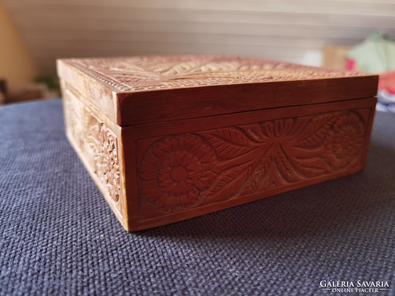 Shepherd carving wooden box kapoli ? Wood carving