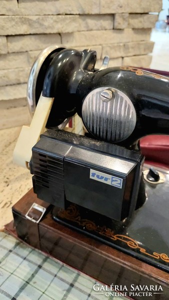 Union sewing machine in beautiful, barely used condition