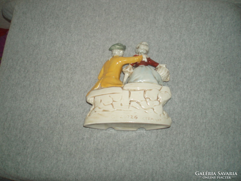 Reneszánsz pár. Antik német porcelán, kézzel festett, jelzett, szép állapotban , m: 14 cm