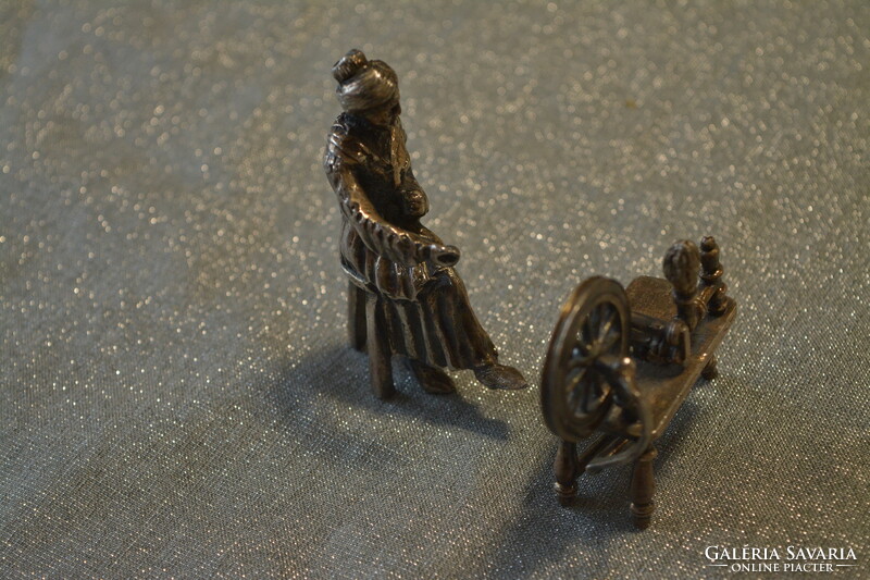 Silver-plated detailed old woman figurine/miniature